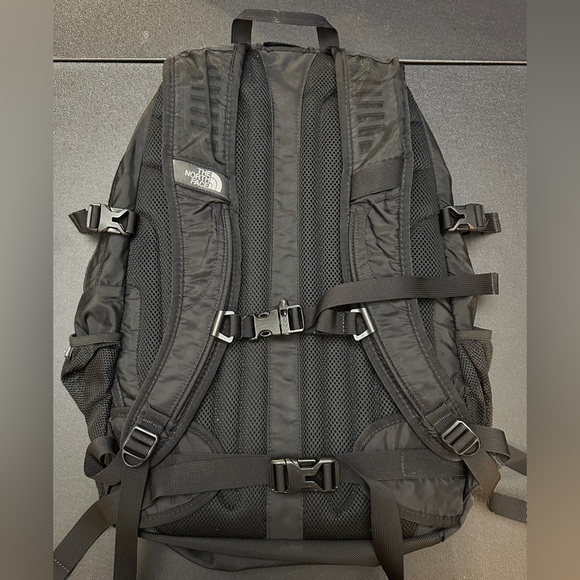 The North Face Black Yavapai Backpack - Picture 2 of 4